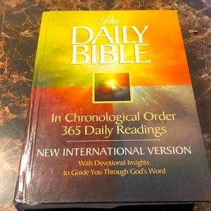 The Daily Bible: In Chronological Order 365 Daily Readings